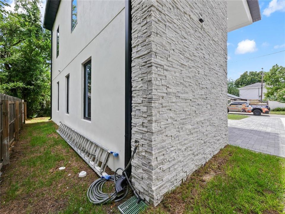 For Sale: $629,999 (3 beds, 3 baths, 1170 Square Feet)