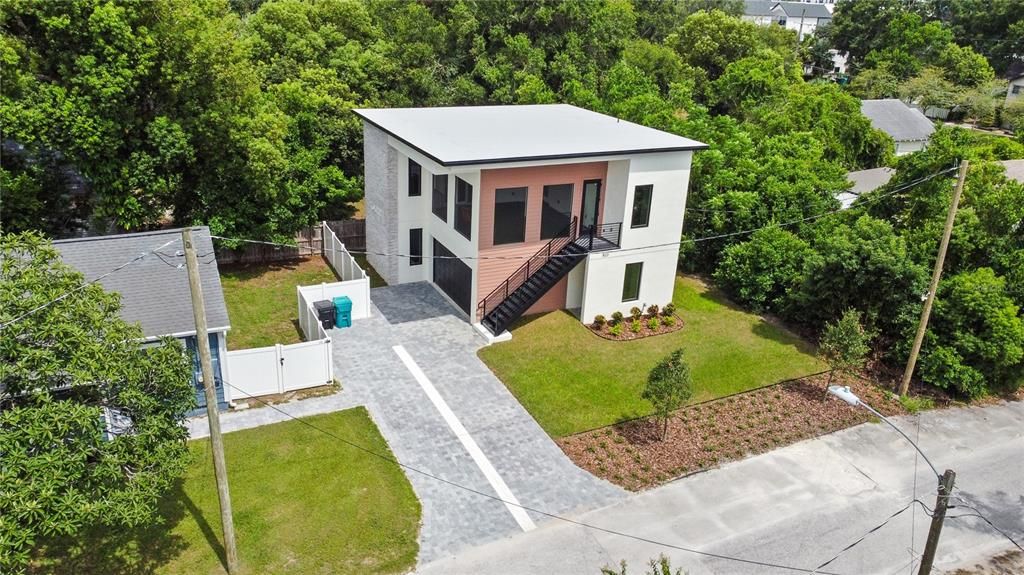 For Sale: $629,999 (3 beds, 3 baths, 1170 Square Feet)