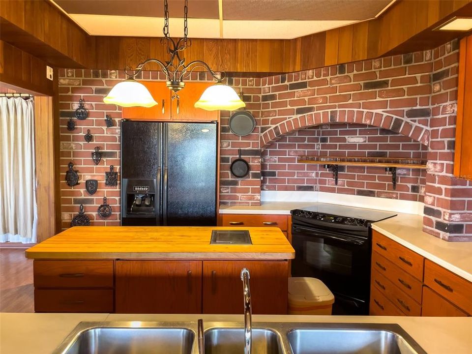 For Sale: $499,000 (3 beds, 3 baths, 2549 Square Feet)