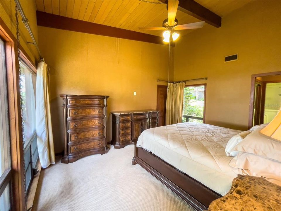 For Sale: $499,000 (3 beds, 3 baths, 2549 Square Feet)