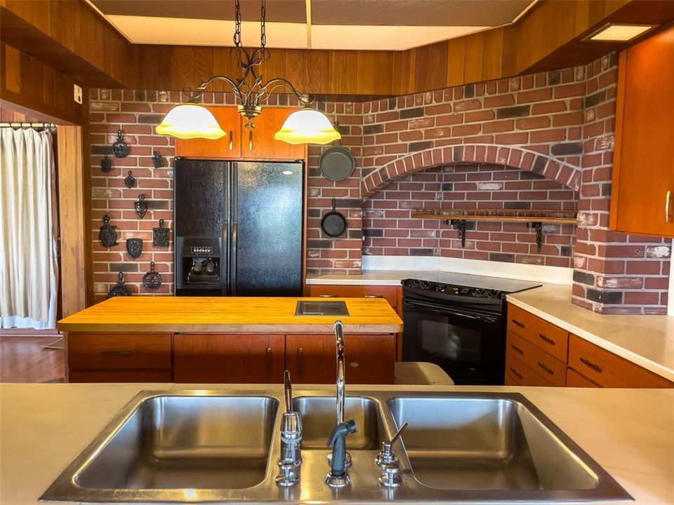 For Sale: $499,000 (3 beds, 3 baths, 2549 Square Feet)