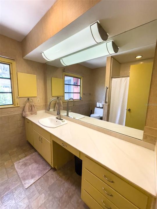 For Sale: $499,000 (3 beds, 3 baths, 2549 Square Feet)