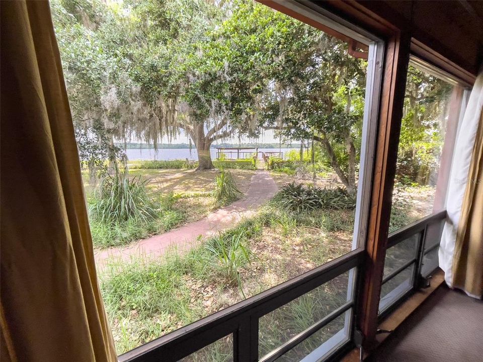 For Sale: $499,000 (3 beds, 3 baths, 2549 Square Feet)