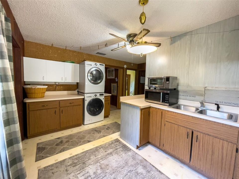 For Sale: $499,000 (3 beds, 3 baths, 2549 Square Feet)