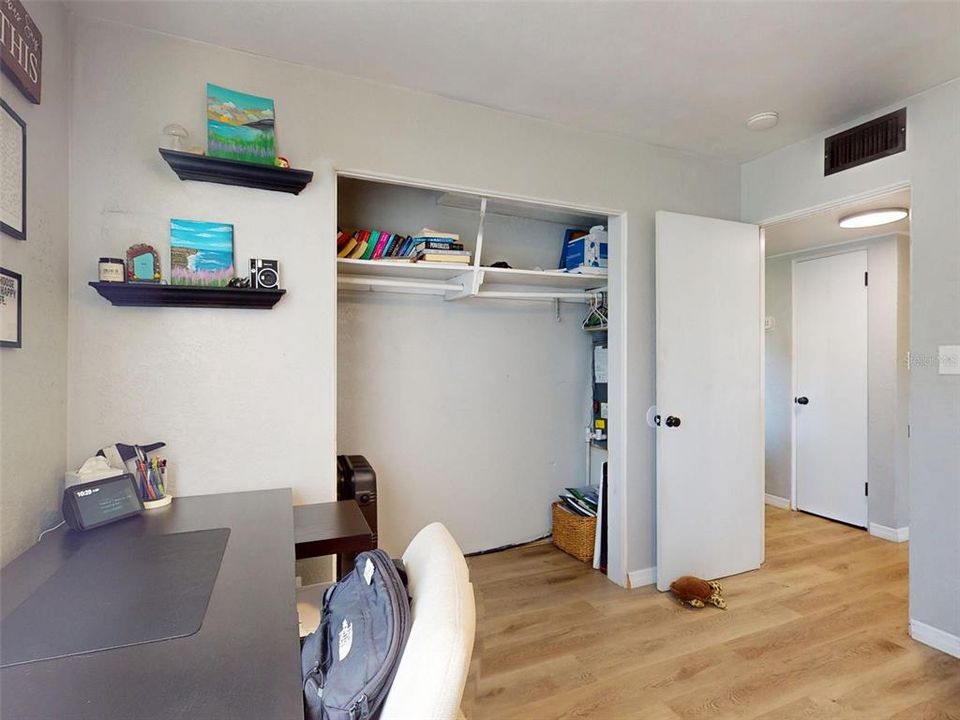 For Sale: $245,000 (3 beds, 1 baths, 990 Square Feet)