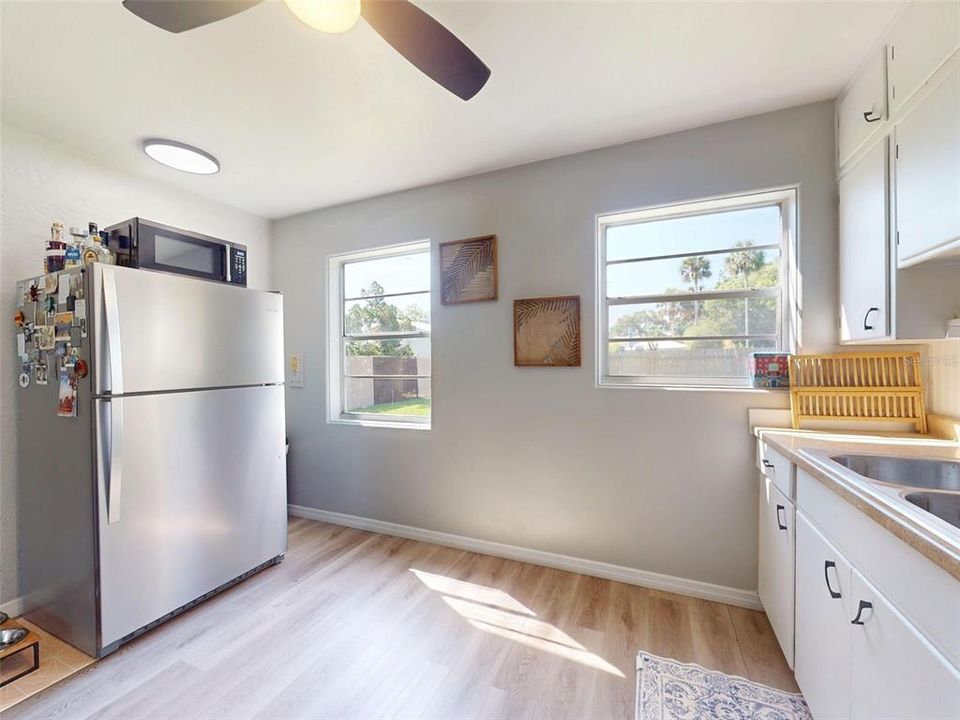 For Sale: $245,000 (3 beds, 1 baths, 990 Square Feet)