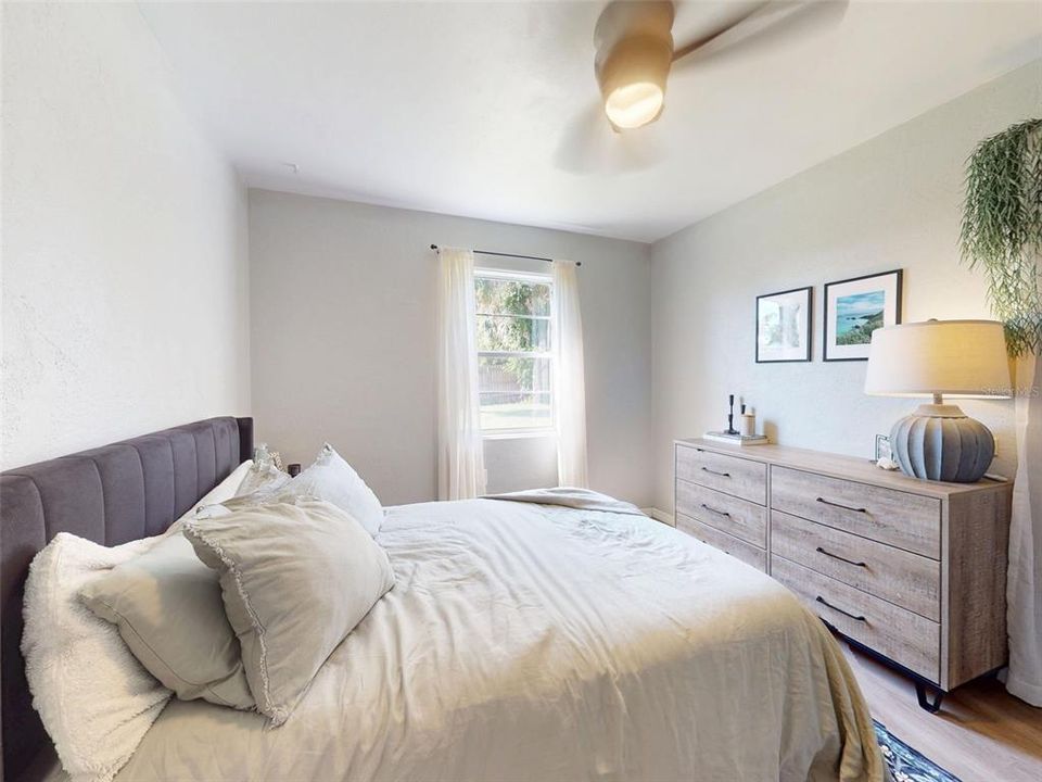 For Sale: $245,000 (3 beds, 1 baths, 990 Square Feet)