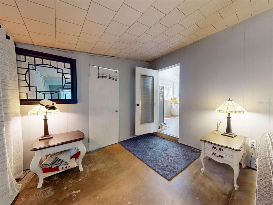 For Sale: $245,000 (3 beds, 1 baths, 990 Square Feet)