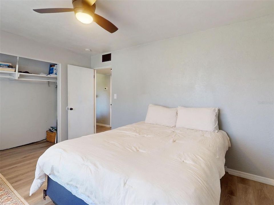 For Sale: $245,000 (3 beds, 1 baths, 990 Square Feet)