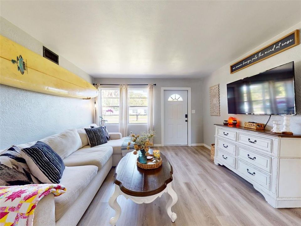 For Sale: $245,000 (3 beds, 1 baths, 990 Square Feet)