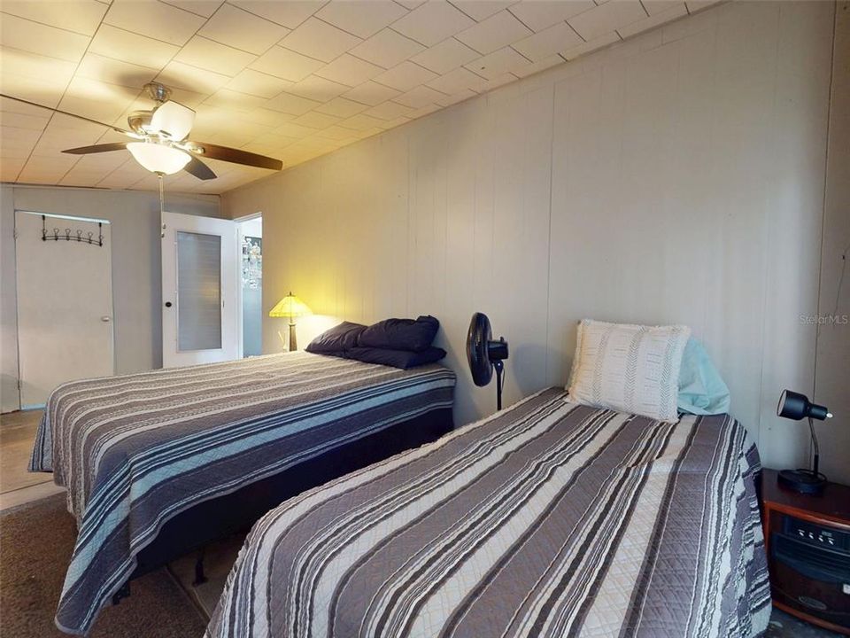 For Sale: $245,000 (3 beds, 1 baths, 990 Square Feet)