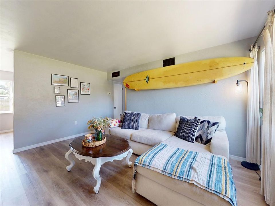 For Sale: $245,000 (3 beds, 1 baths, 990 Square Feet)