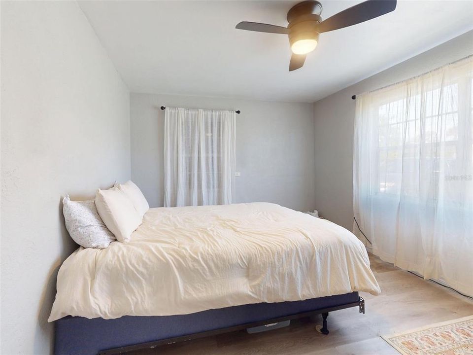 For Sale: $245,000 (3 beds, 1 baths, 990 Square Feet)