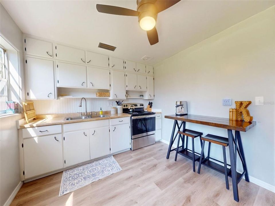 For Sale: $245,000 (3 beds, 1 baths, 990 Square Feet)