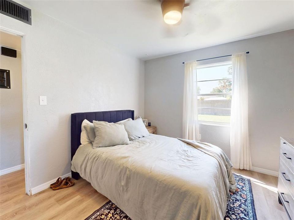 For Sale: $245,000 (3 beds, 1 baths, 990 Square Feet)