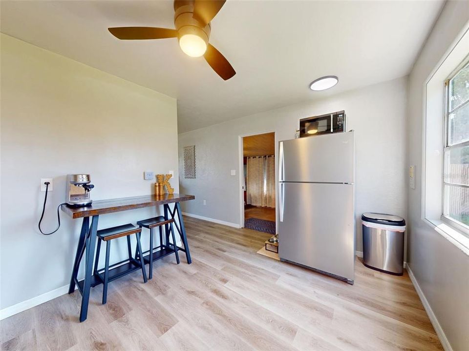 For Sale: $245,000 (3 beds, 1 baths, 990 Square Feet)