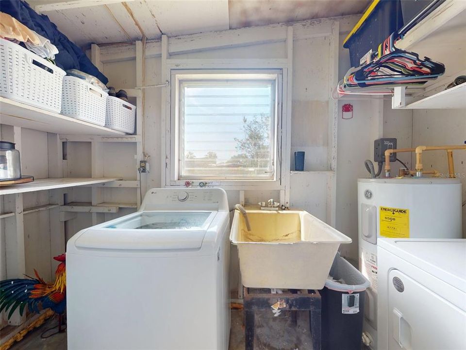 For Sale: $245,000 (3 beds, 1 baths, 990 Square Feet)