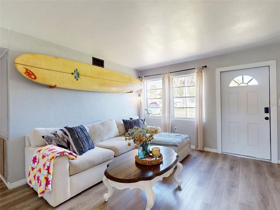 For Sale: $245,000 (3 beds, 1 baths, 990 Square Feet)