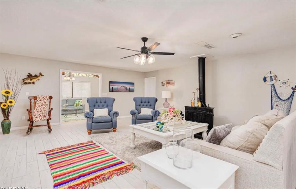 Active With Contract: $410,000 (3 beds, 3 baths, 2360 Square Feet)