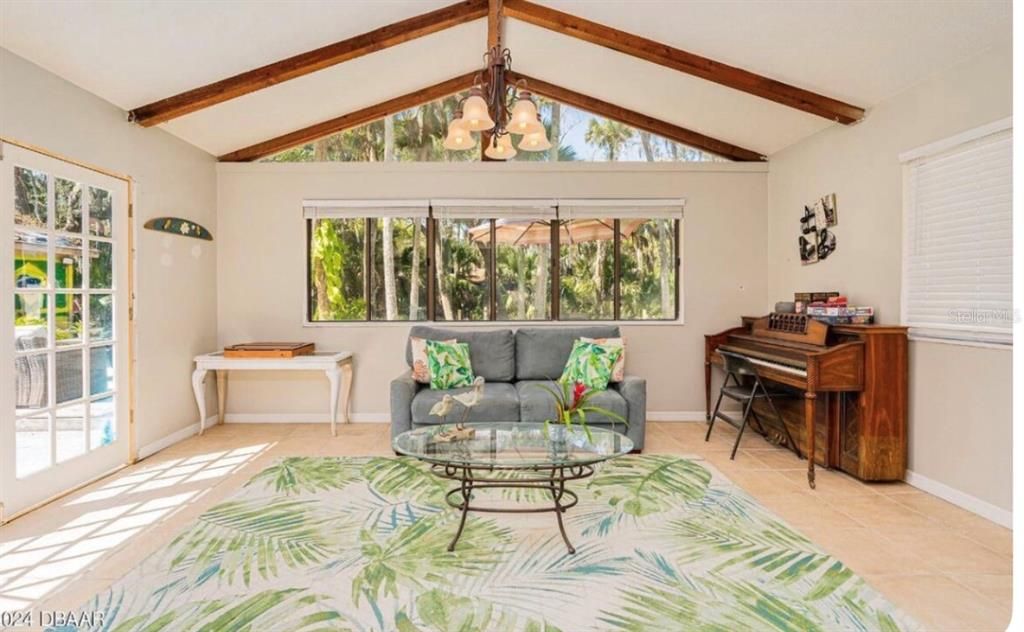 Active With Contract: $410,000 (3 beds, 3 baths, 2360 Square Feet)