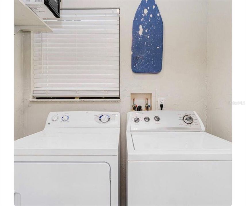 Active With Contract: $410,000 (3 beds, 3 baths, 2360 Square Feet)