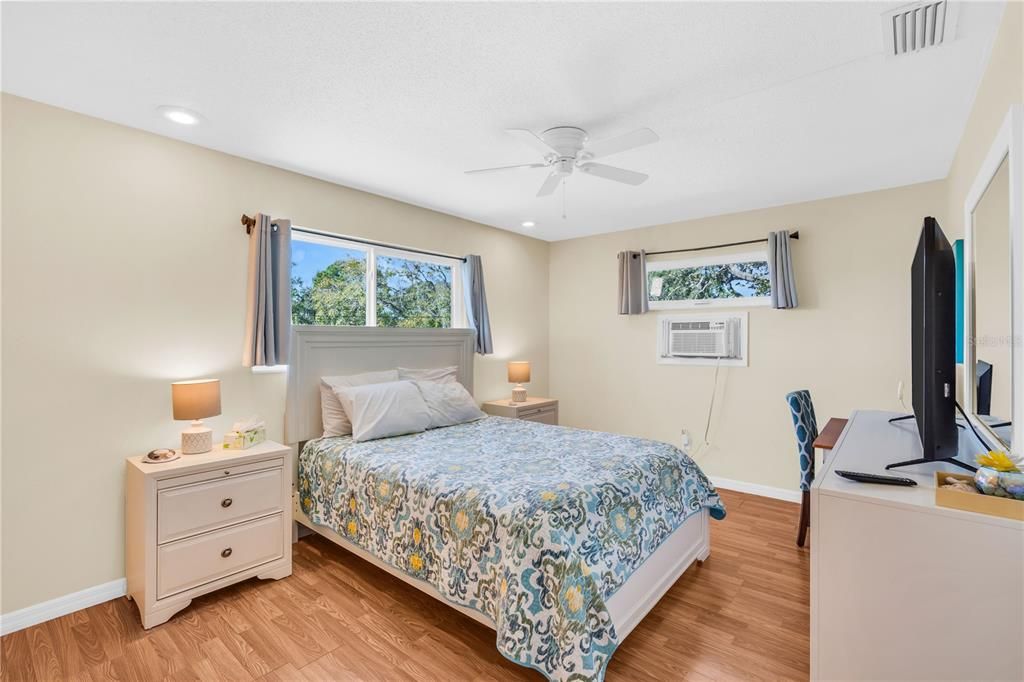 出租: $6,500 (3 贝兹, 3 浴室, 1692 平方英尺)