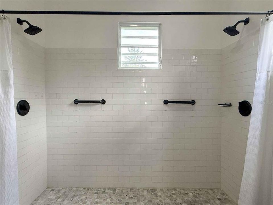 For Sale: $399,000 (3 beds, 2 baths, 1103 Square Feet)