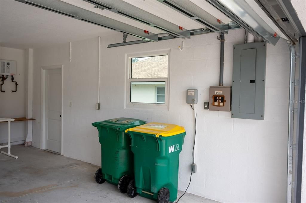 Active With Contract: $325,000 (3 beds, 2 baths, 1280 Square Feet)