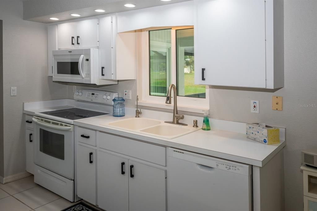 Active With Contract: $325,000 (3 beds, 2 baths, 1280 Square Feet)