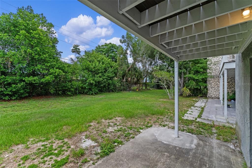 合同活跃: $109,900 (2 贝兹, 2 浴室, 1085 平方英尺)