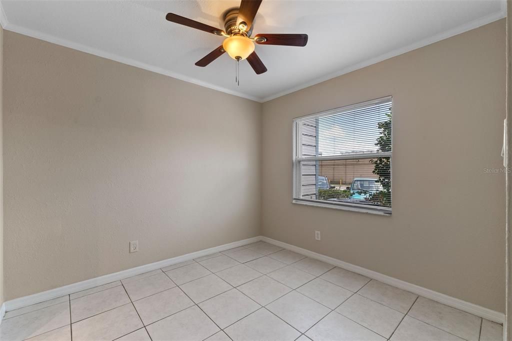 合同活跃: $109,900 (2 贝兹, 2 浴室, 1085 平方英尺)