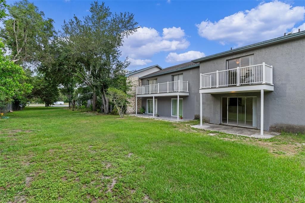 合同活跃: $109,900 (2 贝兹, 2 浴室, 1085 平方英尺)