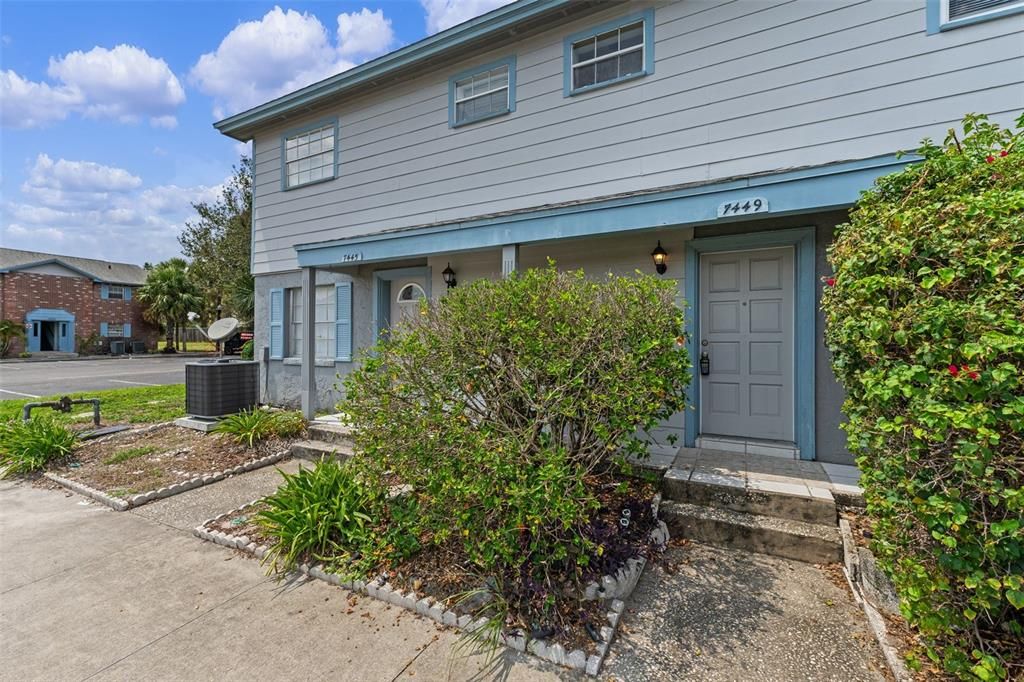 合同活跃: $109,900 (2 贝兹, 2 浴室, 1085 平方英尺)