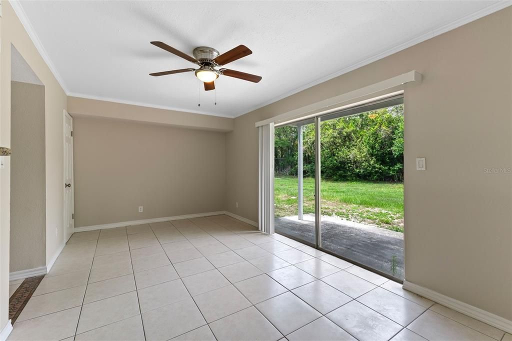 合同活跃: $109,900 (2 贝兹, 2 浴室, 1085 平方英尺)