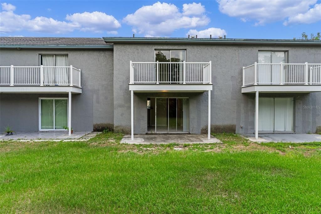 合同活跃: $109,900 (2 贝兹, 2 浴室, 1085 平方英尺)