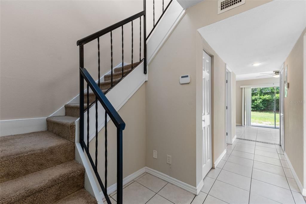 合同活跃: $109,900 (2 贝兹, 2 浴室, 1085 平方英尺)