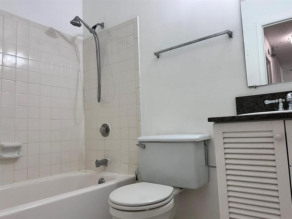 For Sale: $127,000 (2 beds, 2 baths, 1066 Square Feet)