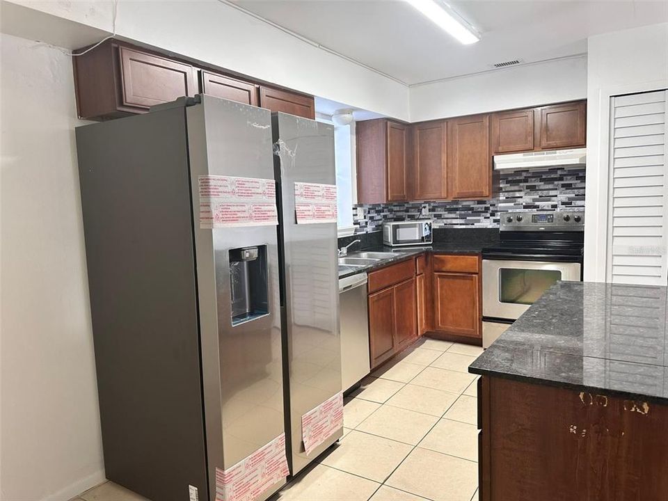 For Sale: $127,000 (2 beds, 2 baths, 1066 Square Feet)