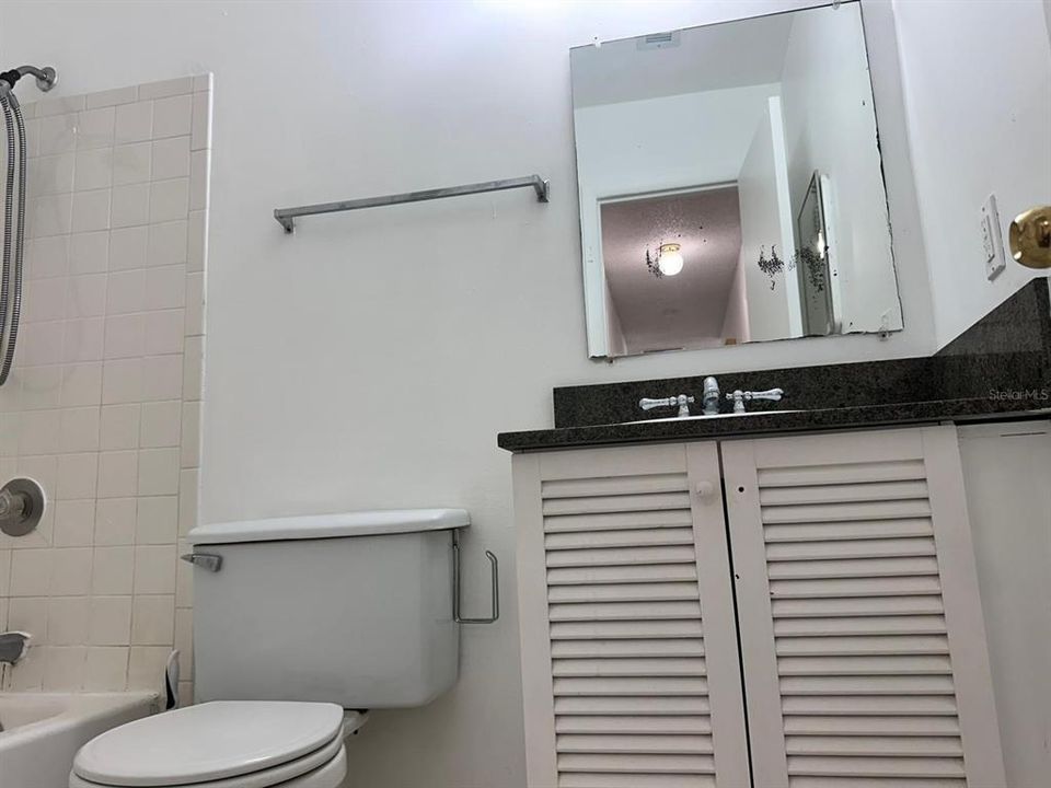 For Sale: $127,000 (2 beds, 2 baths, 1066 Square Feet)