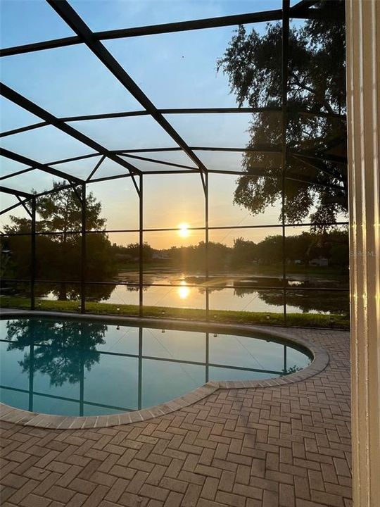 Под контрактом: $480,000 (3 спален, 2 ванн, 2039 Квадратных фут)