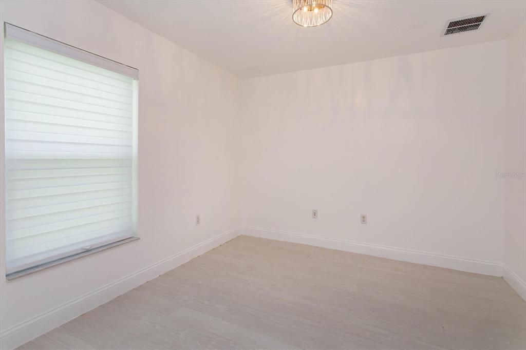 Под контрактом: $480,000 (3 спален, 2 ванн, 2039 Квадратных фут)