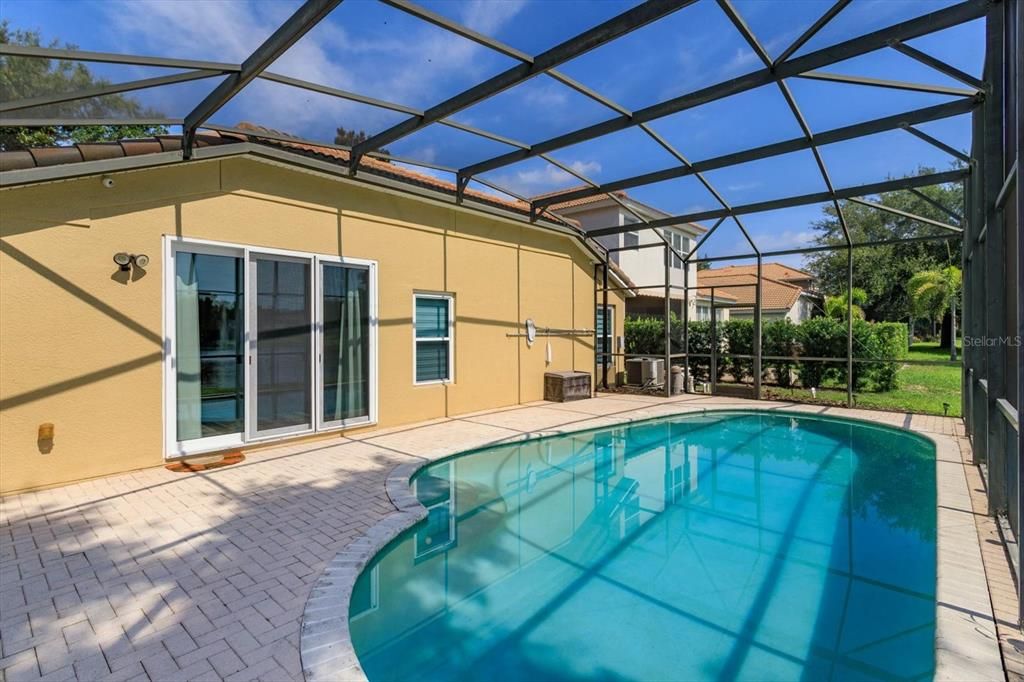 Под контрактом: $480,000 (3 спален, 2 ванн, 2039 Квадратных фут)