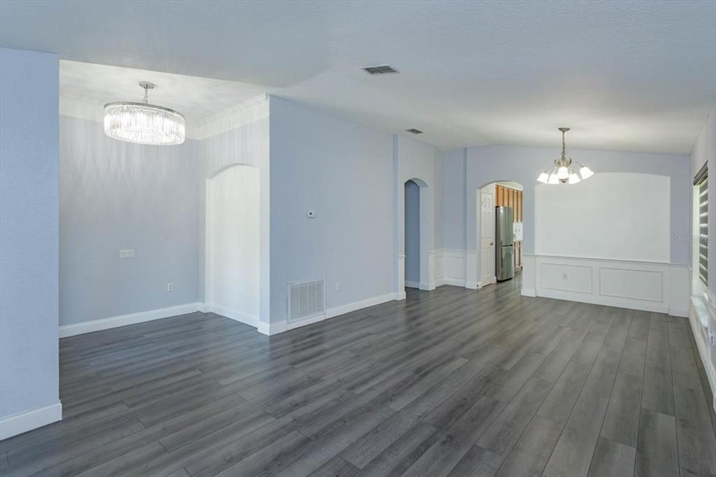 Под контрактом: $480,000 (3 спален, 2 ванн, 2039 Квадратных фут)