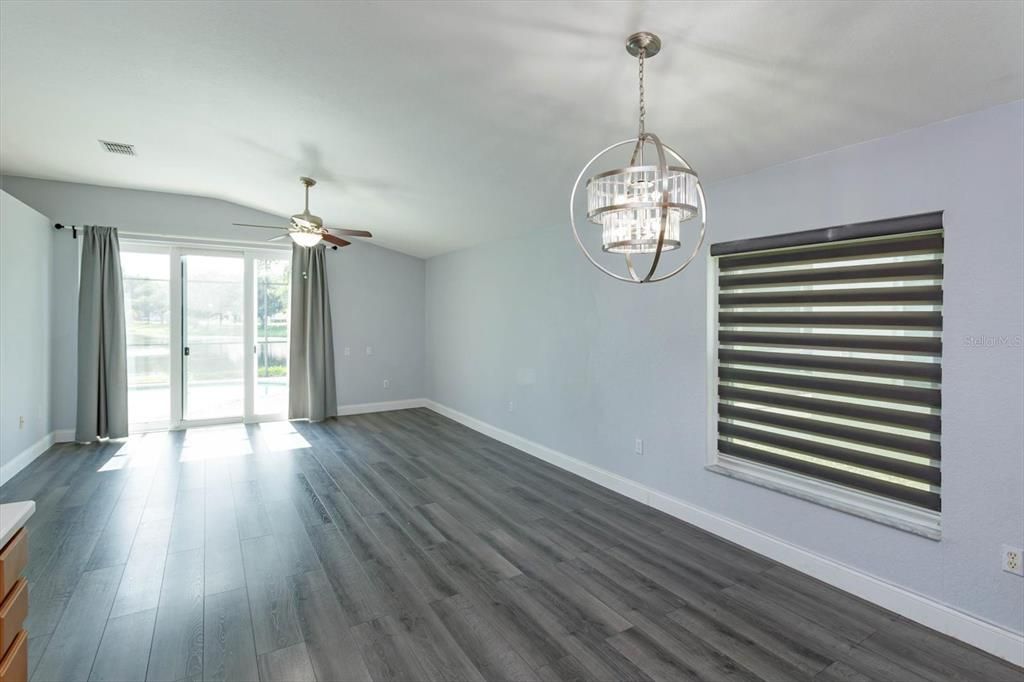 Под контрактом: $480,000 (3 спален, 2 ванн, 2039 Квадратных фут)