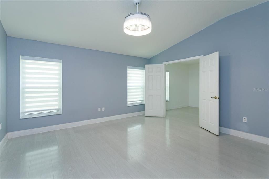 Под контрактом: $480,000 (3 спален, 2 ванн, 2039 Квадратных фут)