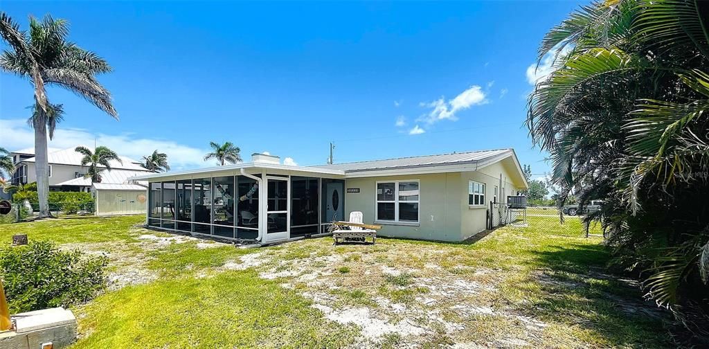 For Sale: $625,000 (2 beds, 2 baths, 2010 Square Feet)