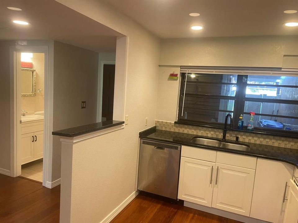 待售: $185,000 (2 贝兹, 2 浴室, 1691 平方英尺)