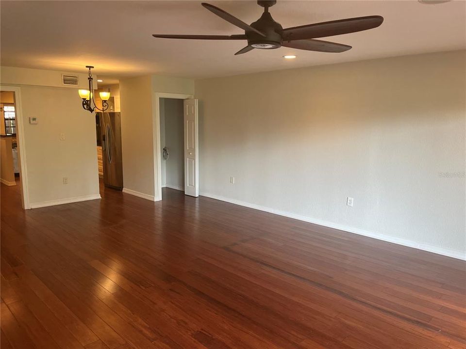 待售: $185,000 (2 贝兹, 2 浴室, 1691 平方英尺)