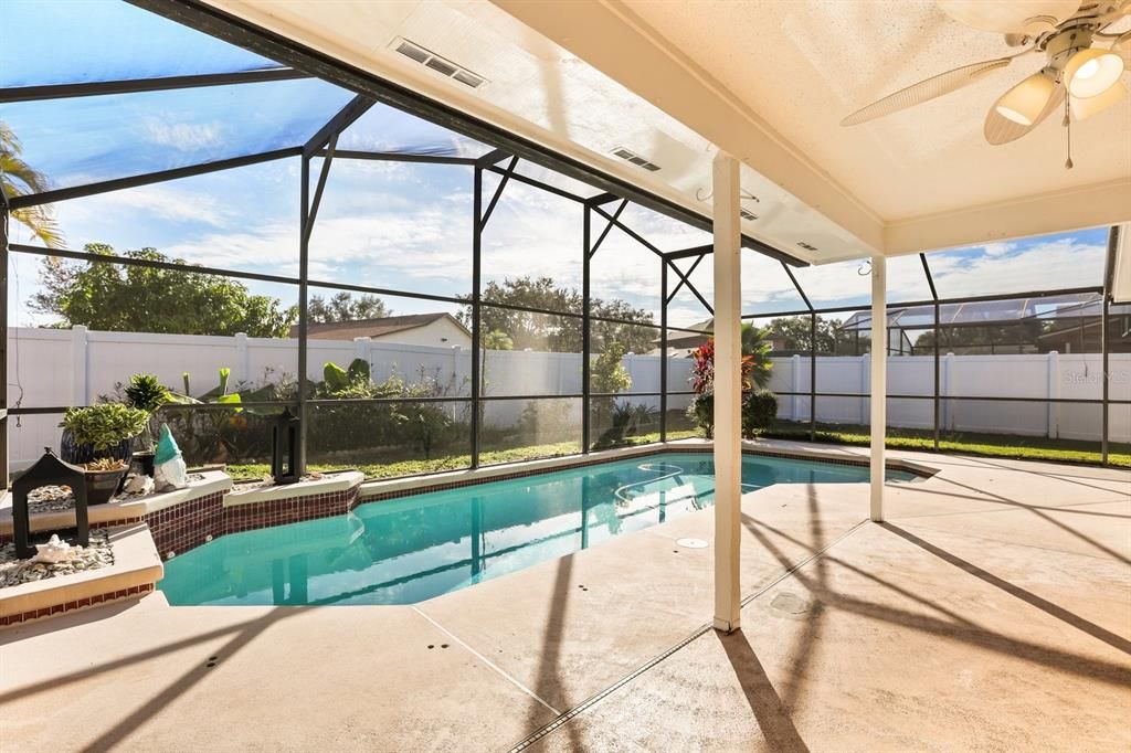 合同活跃: $465,000 (3 贝兹, 3 浴室, 2026 平方英尺)