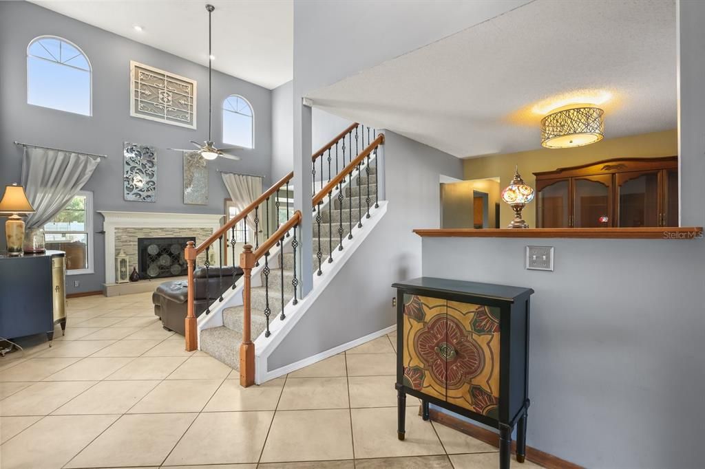 合同活跃: $465,000 (3 贝兹, 3 浴室, 2026 平方英尺)